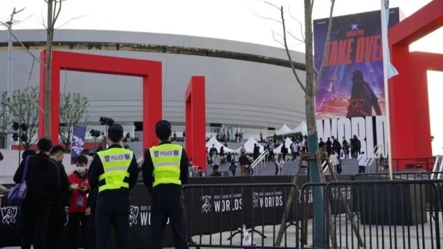 測(cè)溫安檢一體機(jī)