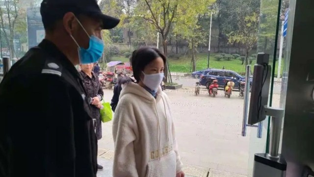 人臉測(cè)溫識(shí)別一體機(jī)