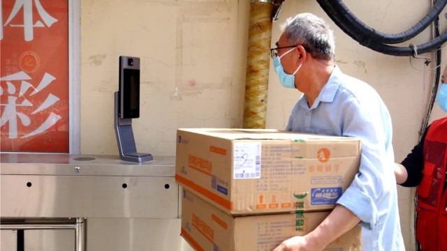 助力疫情防控常態(tài)化，廣內(nèi)街道使用紅外線測溫儀門禁出現(xiàn)更便捷