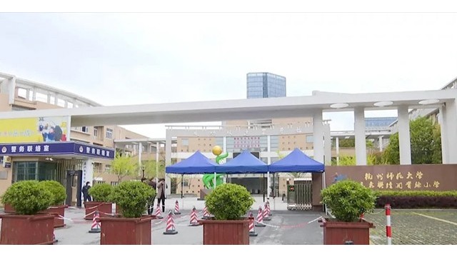 設(shè)置門崗安檢門打造安檢通道，加強(qiáng)校園管理，營(yíng)造安定育人環(huán)境