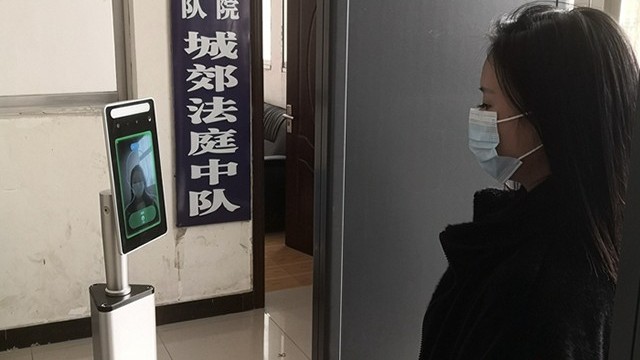 人臉識別測溫終端測溫短暫不停留,法院安檢更快捷
