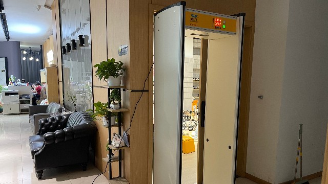浙江某鞋業(yè)公司引入探天下電子產(chǎn)品探測門,確保設(shè)計(jì)辦公室機(jī)密不泄露