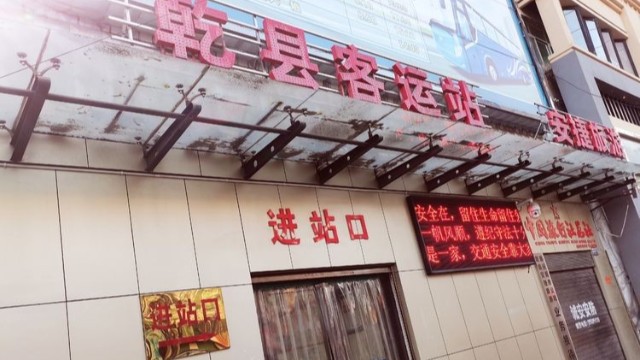 同時(shí)完成人身安檢和體溫檢測(cè),測(cè)溫安檢門確保旅客出行安全