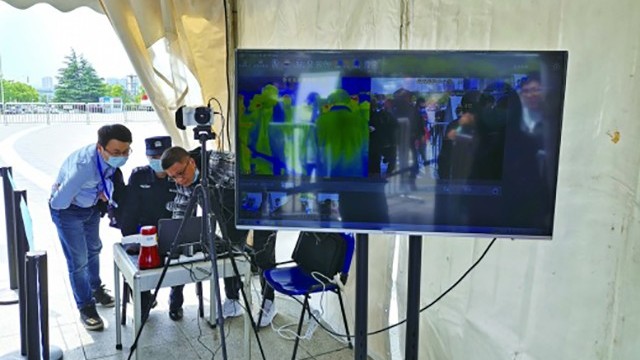 紅外熱成像體溫檢測儀測溫不停留，異常即報(bào)警，守住抗疫第一道防線