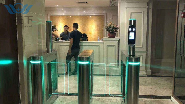 智能人臉識別閘機(jī)