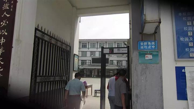 學校安檢門
