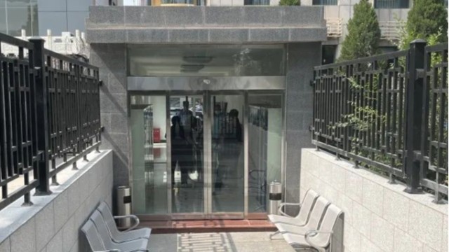 人民法院智慧安檢通道規(guī)范安全檢查、強(qiáng)化安保工作、保障訴訟安全