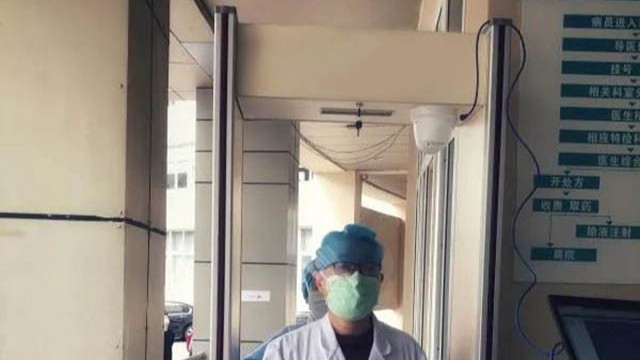 減輕醫(yī)務(wù)人員工作量，熱成像自動(dòng)測(cè)溫安檢門加強(qiáng)防控檢查程序