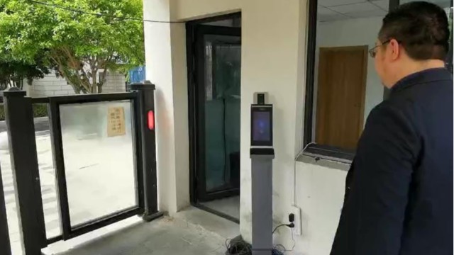 紅外測溫人臉識別門禁一體機