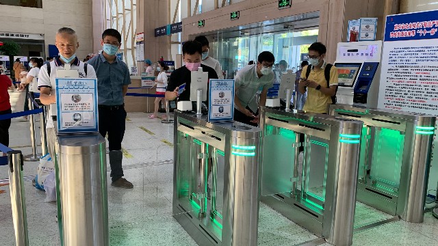 人臉識(shí)別閘機(jī)加強(qiáng)寫字樓智能化安全管理