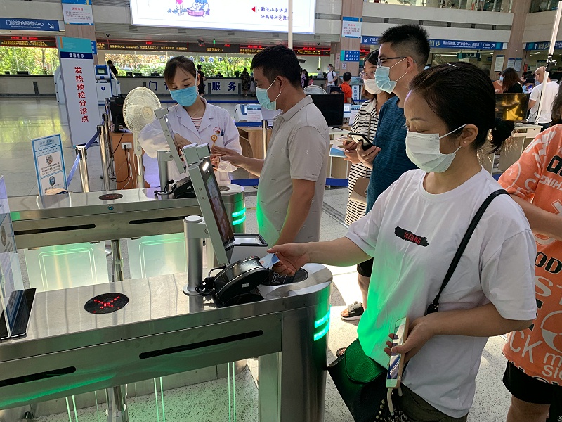 智能人臉識(shí)別測(cè)溫門禁系統(tǒng)