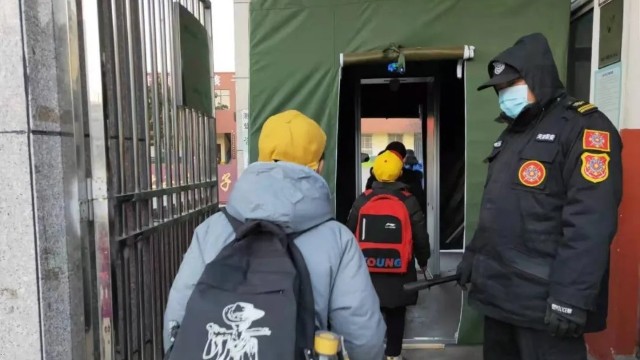 熱成像學(xué)校人體測溫門